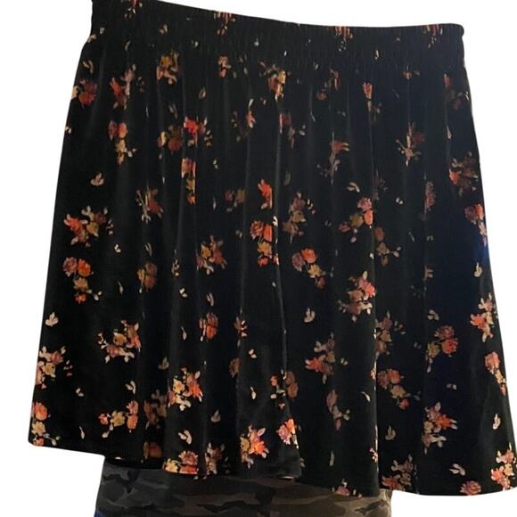 Ecate Black Velour Skirt Size M Soft Mini - Picture 2 of 5